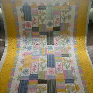 Appliquéd flowers quilt